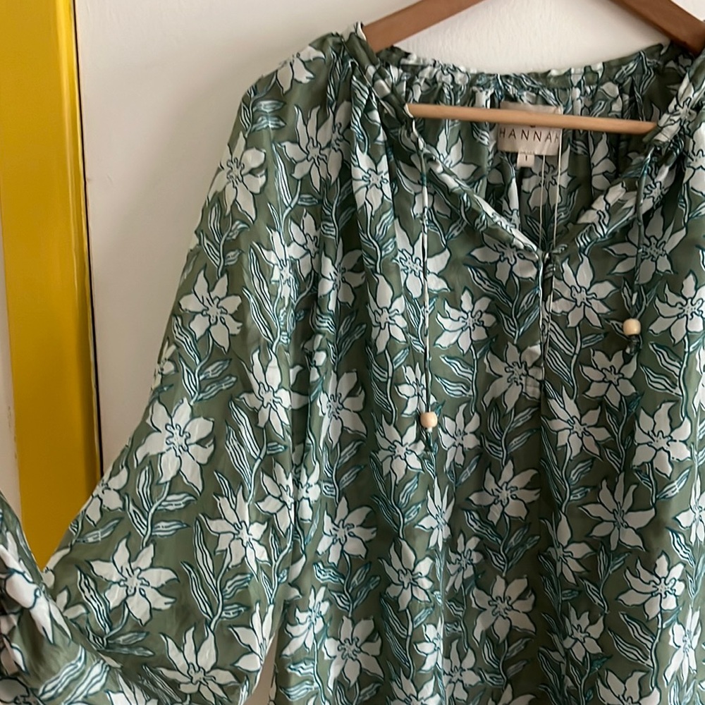 Gorgeous Hannah Artwear Silk Blouse Green Floral